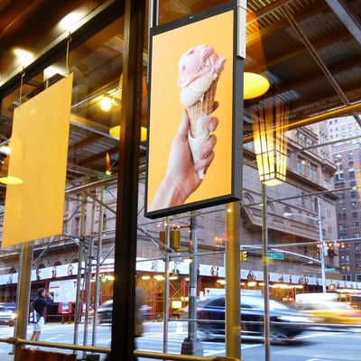 Panneau d'affichage publicitaire LCD suspendu sur le toit de qualité industrielle 55′′ 2500 Nit High Tni 110C